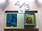 [3] 三階から四階の踊場展示。蝦名協子大人のアトリエ木曜教室の生徒さん2人